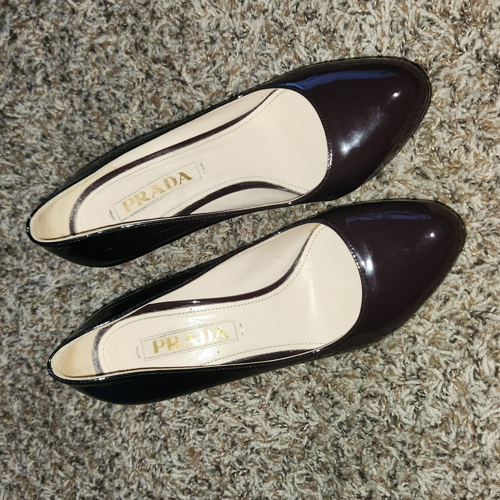 Prada ombre gradient purple and black  patent leather pumps size 5.5